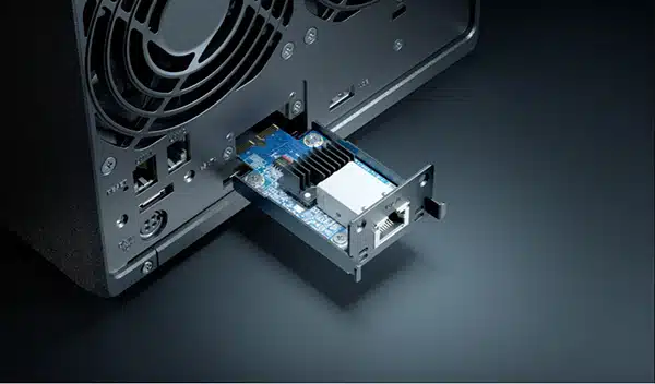 img data-src=”https://maxsmart.vn/wp-content/uploads/2024/07/2thiet-bi-luu-tru-nas-synology-ds923232.jpg” alt=”Thiết bị lưu trữ NAS Synology DS923+ có hiệu suất đáp ứng nhu cầu của bạn”