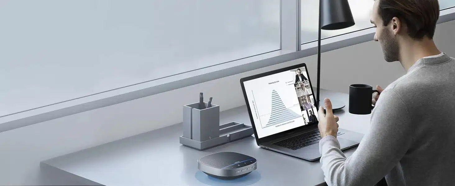 img data-src=”https://maxsmart.vn/wp-content/uploads/2024/07/4-11.jpg” alt=”PowerConf S500 cân bằng mức âm lượng để những người ở xa hơn hoặc nói nhỏ hơn luôn to và rõ ràng”