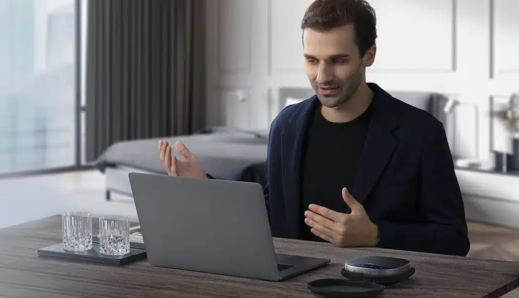 img data-src=”https://maxsmart.vn/wp-content/uploads/2024/07/5-5.jpg” alt=”PowerConf S500 có thể chuyển tiếp âm thanh từ cả hai đầu cùng một lúc”