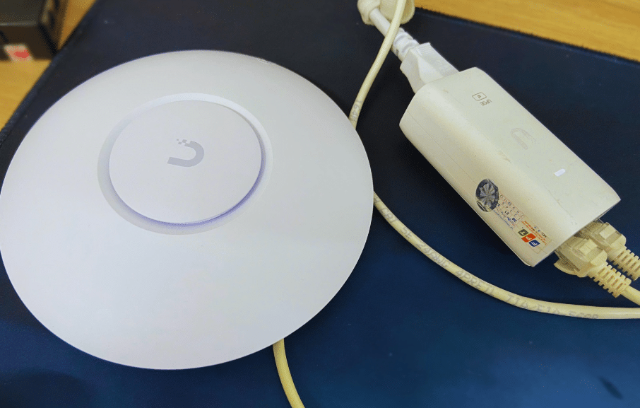 Cắm nguồn cho WiFi UniFi